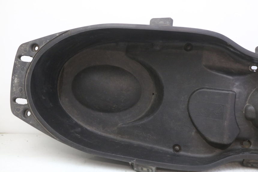 photo de BAÚ DE SELIM YAMAHA XMAX X-MAX 125 (2006 - 2009) - Pontos de fixação