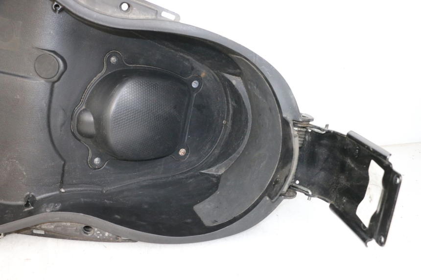 photo de BAÚ DE SELIM YAMAHA X-MAX XMAX 125 (2010 - 2013) - Estado da superfície