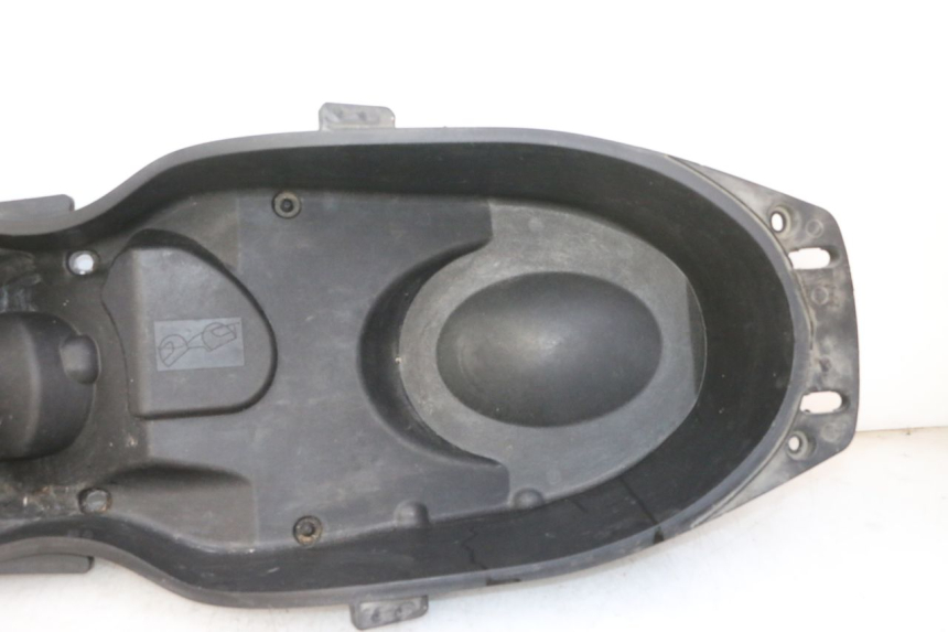 photo de BAÚ DE SELIM YAMAHA X-MAX XMAX 250 (2006 - 2009) - Estado da superfície