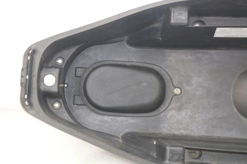photo de BAÚ DE SELIM TGB X-MOTION XMOTION 125 (2008 - 2014) - Detalhe da peça