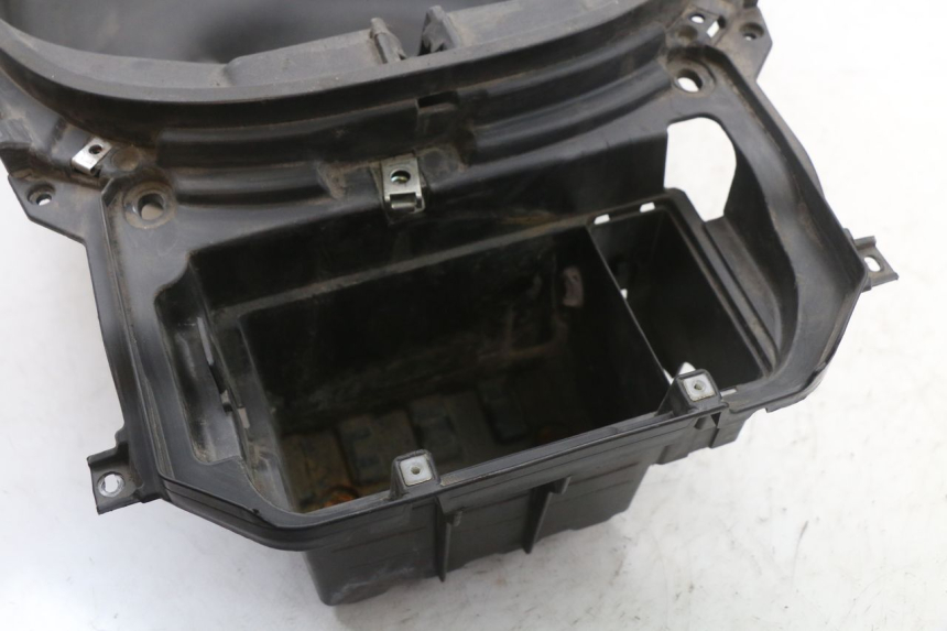 photo de BAÚ DE SELIM PIAGGIO X10 125 (2012 - 2017) - Detalhe da peça