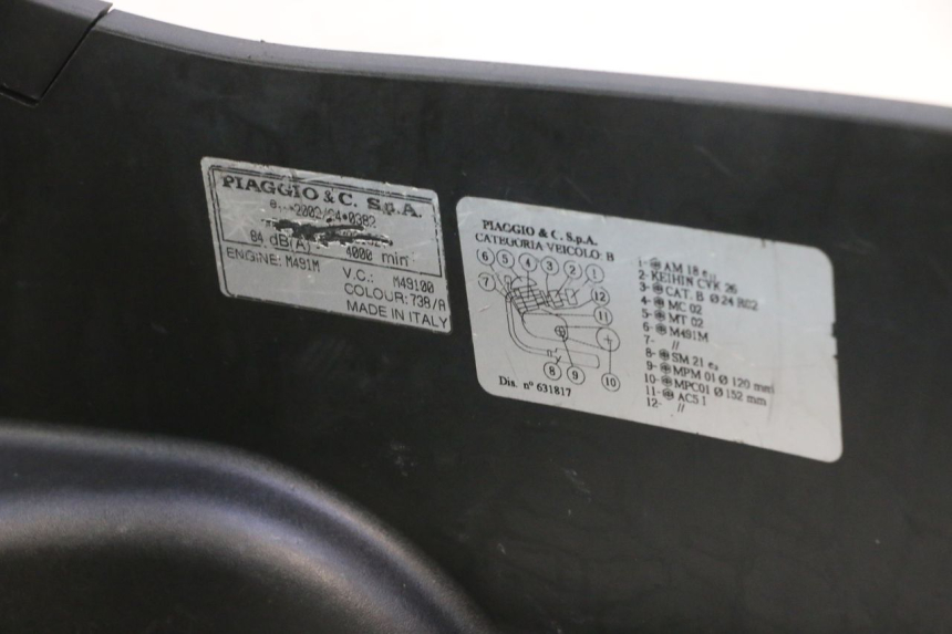 photo de BAÚ DE ASSENTO PIAGGIO X8 STREET 125 (2006 - 2007) - Detalhes característicos