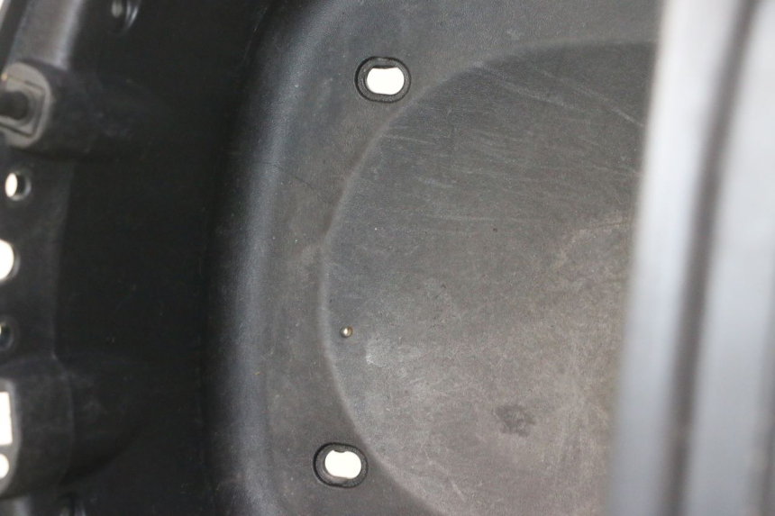 photo de BAÚ DE ASSENTO PIAGGIO X8 STREET 125 (2006 - 2007) - Ampliação dos componentes