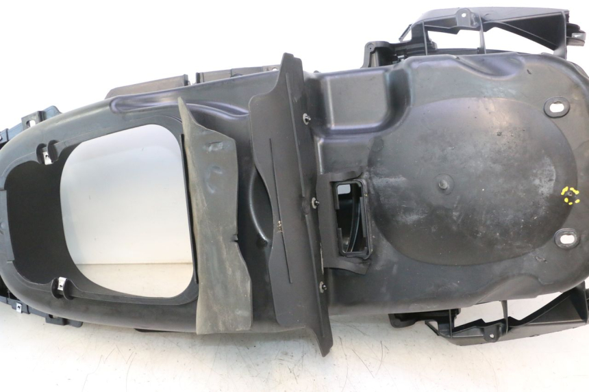 photo de BAÚ DE ASSENTO PIAGGIO X8 STREET 125 (2006 - 2007) - Pontos de fixação