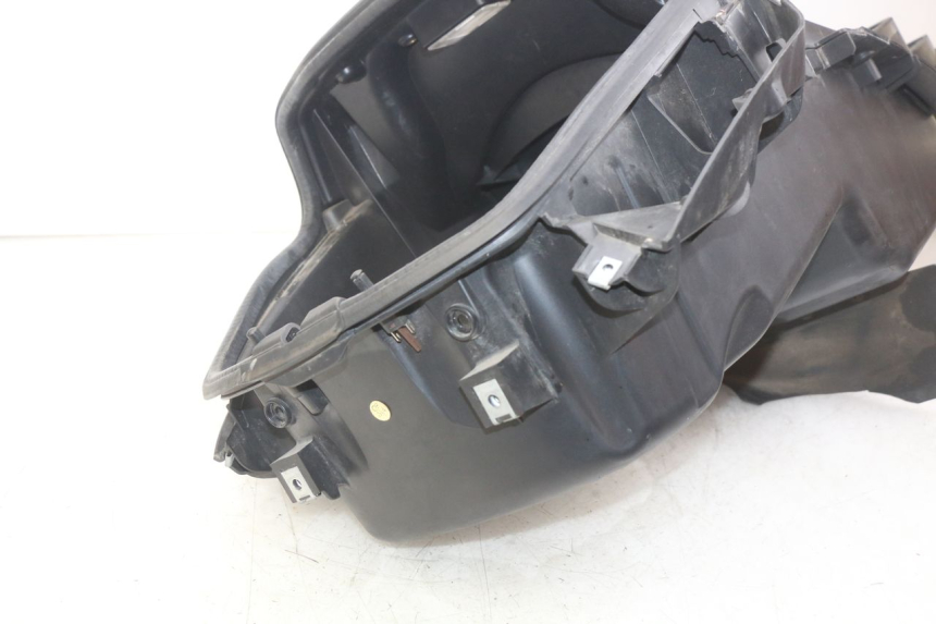 photo de BAÚ DE SELIM PIAGGIO X8 125 (2004 - 2007) - Detalhe da peça