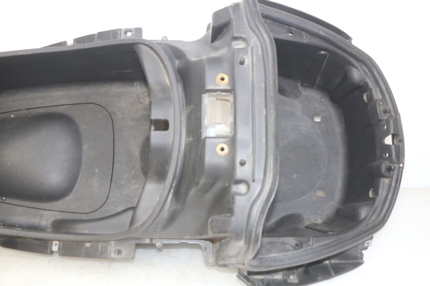 photo de BAÚ DE SELIM PIAGGIO X8 125 (2004 - 2007) - Pontos de fixação
