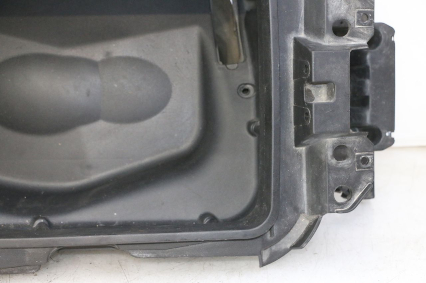 photo de BAÚ DE SELIM PIAGGIO X9 EVOLUTION 125 (2003 - 2007) - Detalhes característicos