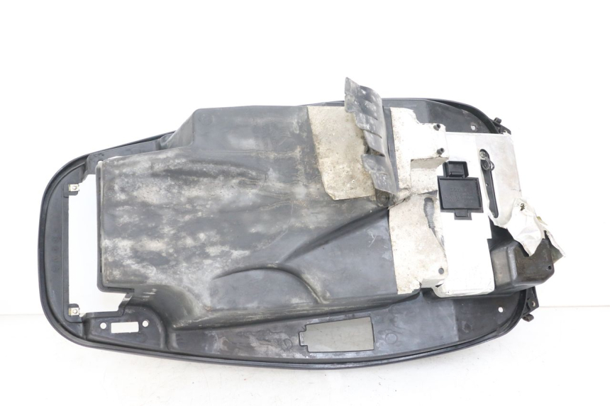 photo de BAÚ DE SELIM KYMCO XCITING 250 (2006 - 2009) - Zoom do estado de desgaste