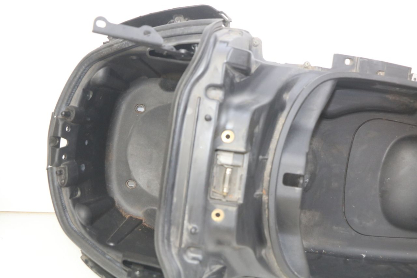 photo de BAÚ DE SELIM PIAGGIO XEVO - X EVO 125 (2007 - 2017) - Pontos de fixação