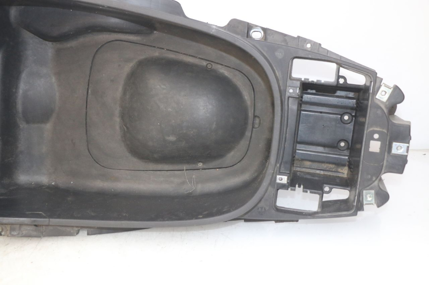 photo de BAÚ DE SELIM PIAGGIO XEVO - X EVO 125 (2007 - 2017) - Pontos de fixação