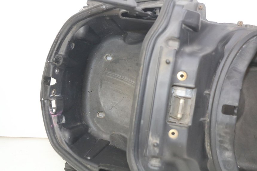 photo de BAÚ DE SELIM PIAGGIO XEVO - X EVO 125 (2007 - 2017) - Estado da superfície
