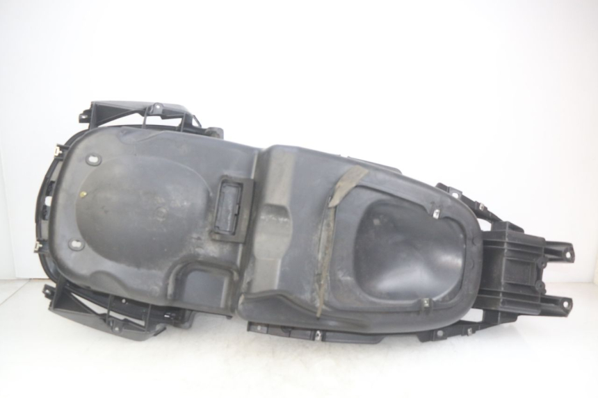 photo de BAÚ DE SELIM PIAGGIO XEVO - X EVO 125 (2007 - 2017) - Detalhe da peça