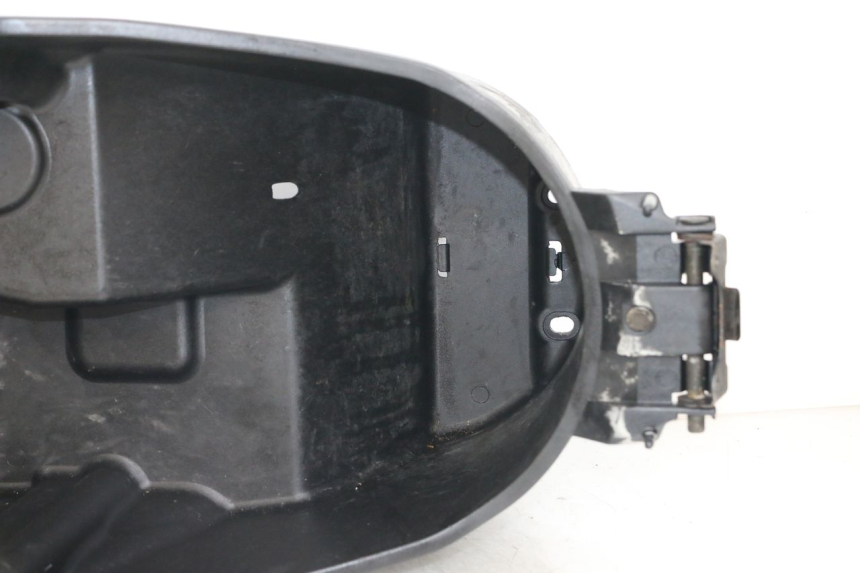 photo de BAÚ DE SELIM YAMAHA YP MAJESTY 125 (2002 - 2006) - Estado da superfície