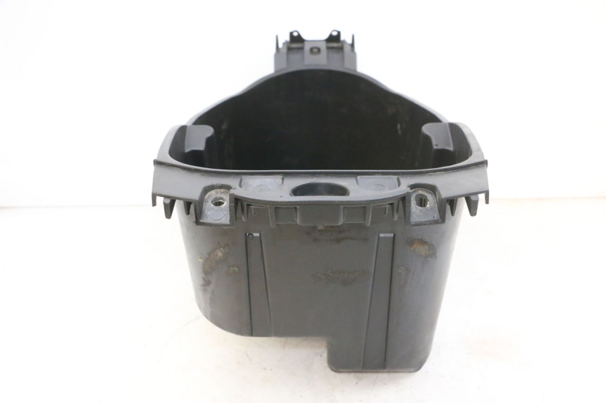 photo de BAÚ DE SELIM YAMAHA YP MAJESTY 125 (2002 - 2006) - Estado da superfície