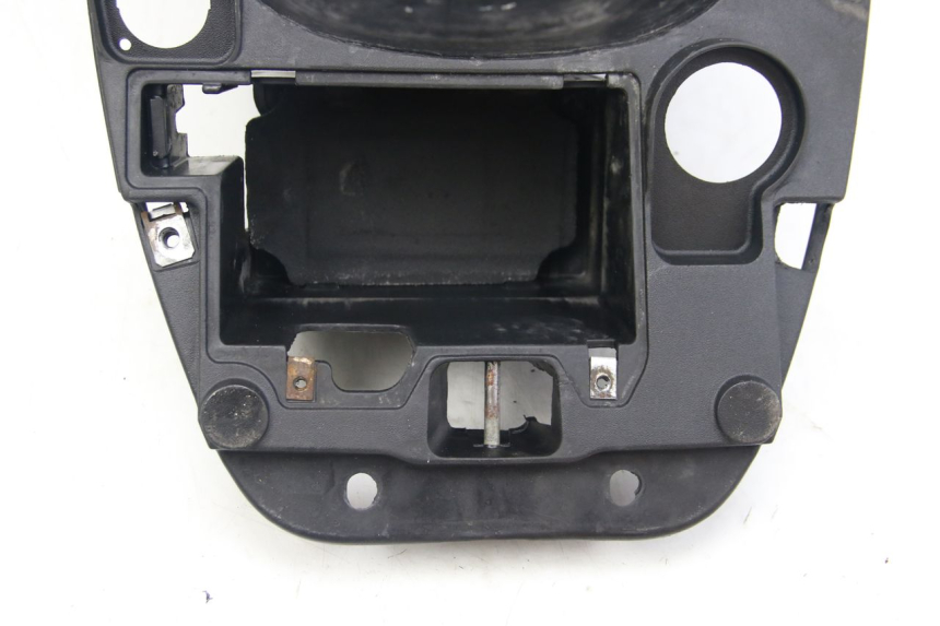 photo de BAÚ DE SELIM PIAGGIO ZIP 2T 50 (2009 - 2019) - Detalhe da peça