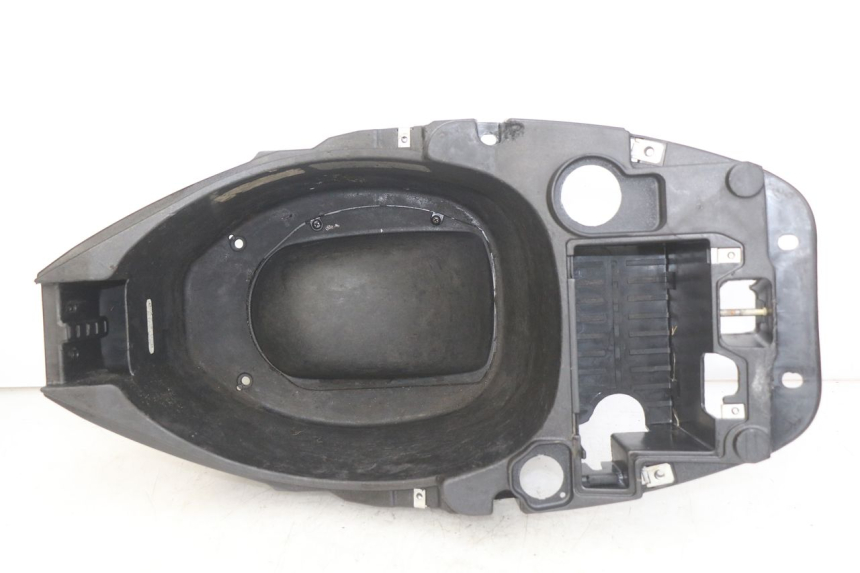 photo de BAÚ DE SELIM PIAGGIO ZIP 2T 50 (2009 - 2019) - Detalhe da peça