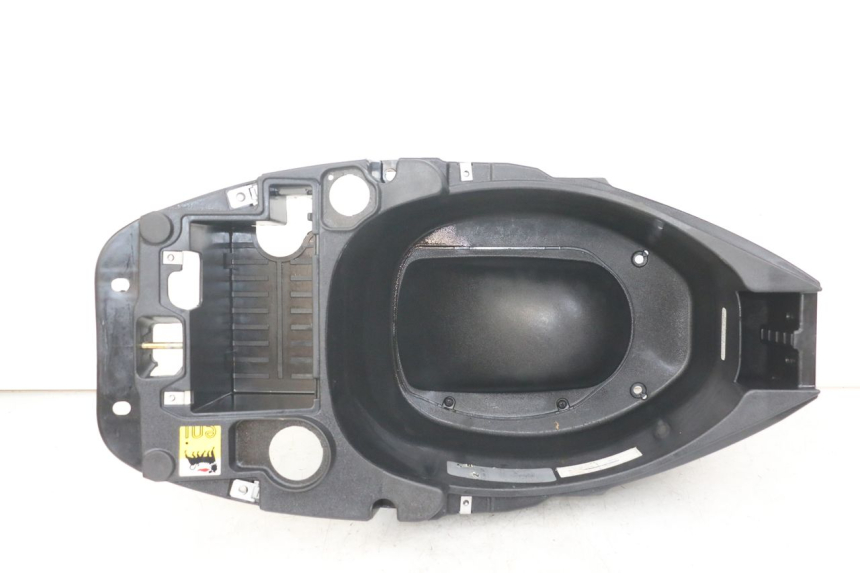 photo de BAÚ DE SELIM PIAGGIO ZIP 2T 50 (2009 - 2019) - Detalhe da peça