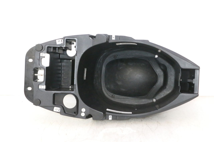 photo de BAÚ DE ASSENTO PIAGGIO ZIP IGET 4T 50 (2021 - 2023) - Pontos de fixação