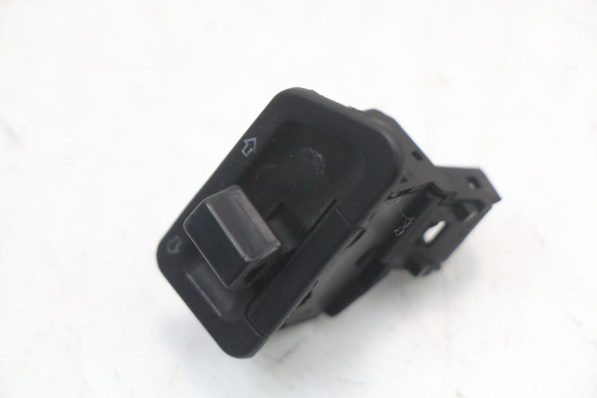 photo de COMUTADOR DE SETAS SYM FIDDLE 3 III 50 (2014 - 2020) - Detalhe da peça