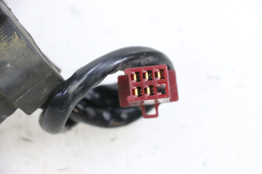 photo de COMUTADOR DE SETAS MBK FLIPPER 115 (2013 - 2017) - Zoom do estado de desgaste