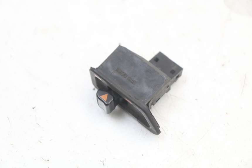 photo de COMUTADOR DE SETAS HONDA NES AROBASE 125 (2000 - 2003) - Zoom do estado de desgaste