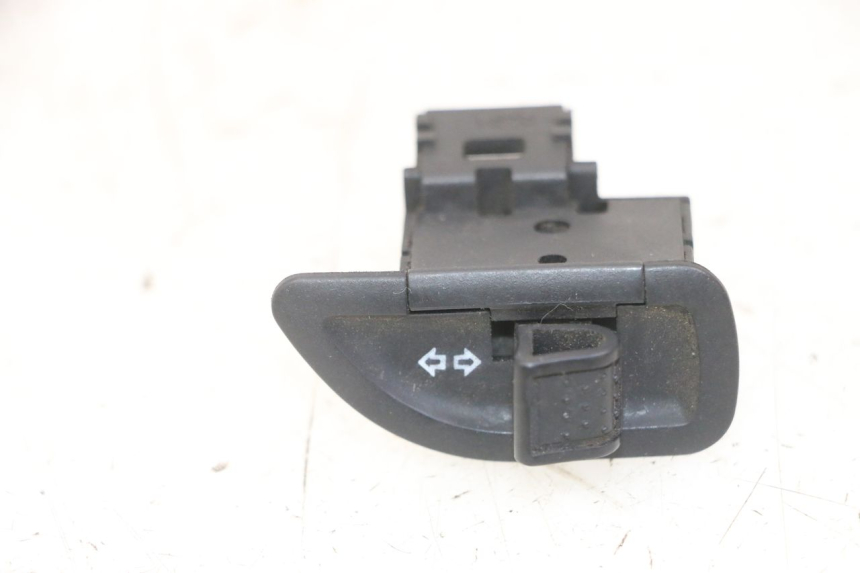 photo de COMUTADOR DE SETAS PIAGGIO IE MP3 YOURBAN 300 (2011 - 2016) - Vista principal