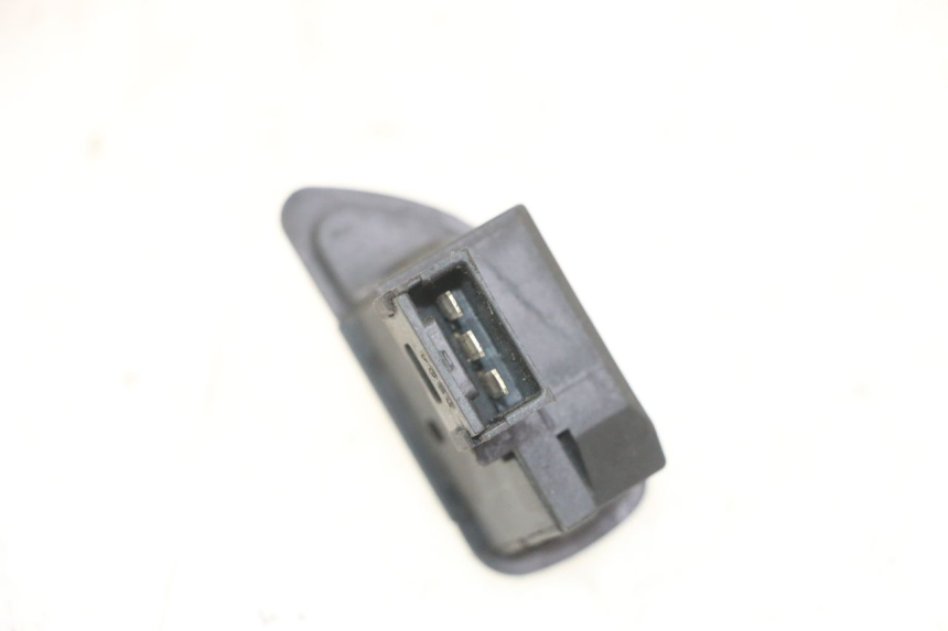 photo de COMUTADOR DE SETAS PIAGGIO IE MP3 YOURBAN 300 (2011 - 2016) - Zoom do estado de desgaste