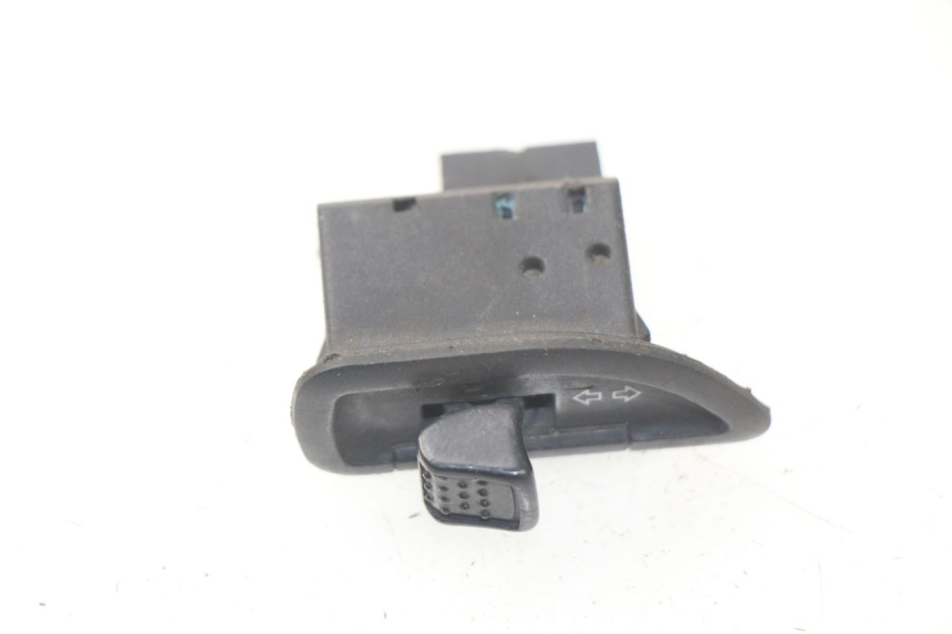 photo de COMANDO DE SETAS PIAGGIO LIBERTY 4T 50 (2004 - 2008) - Detalhe da peça
