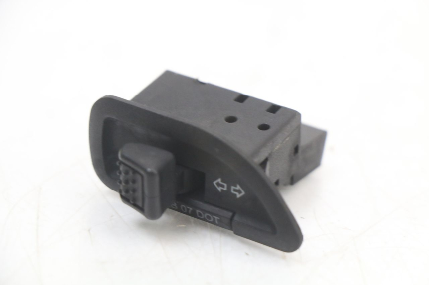 photo de COMANDO DE SETAS PIAGGIO LIBERTY 4T 50 (2004 - 2008) - Detalhe da peça