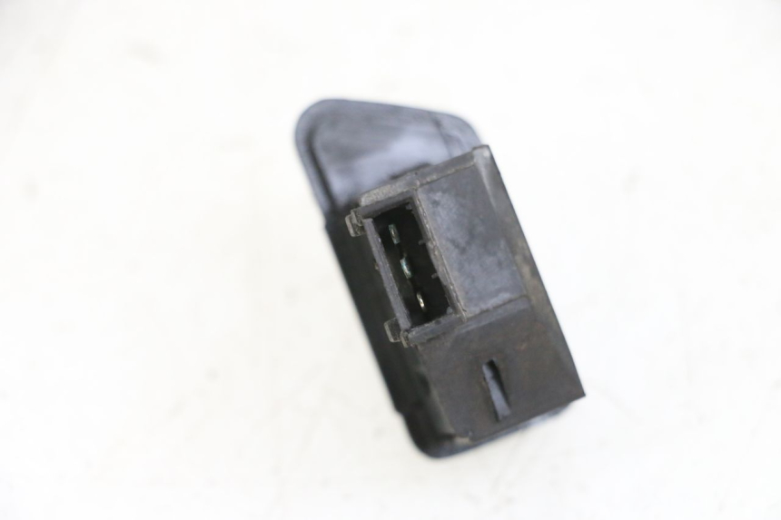 photo de COMUTADOR DE SETAS KYMCO LIKE 125 (2009 - 2016) - Zoom do estado de desgaste