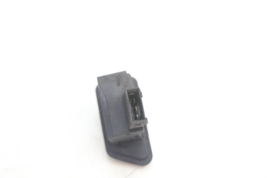 photo de INTERRUPTOR DE SETAS KYMCO MOVIE S 125 (2009 - 2018) - Outro ângulo de visão