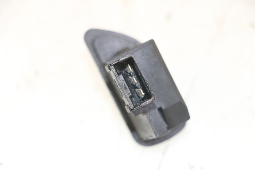 photo de INTERRUPTOR DE SETAS PIAGGIO MP3 LT 300 (2010 - 2016) - Zoom do estado de desgaste