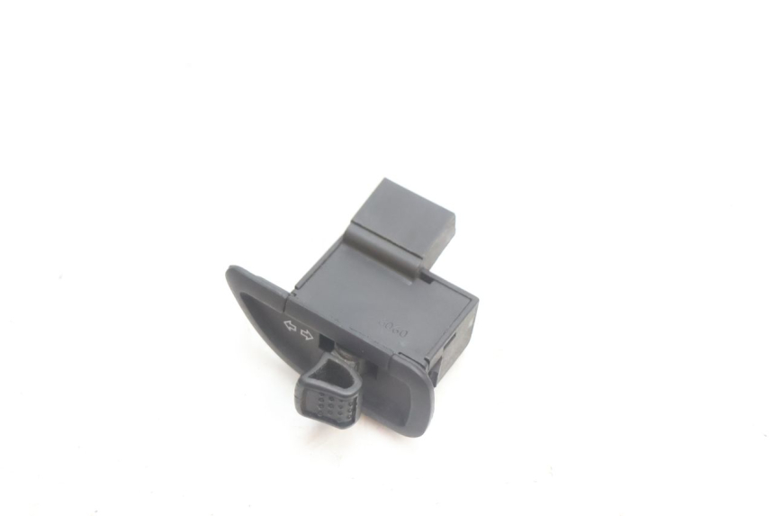 photo de COMUTADOR DE SETAS PIAGGIO MP3 LT 400 (2007 - 2012) - Zoom do estado de desgaste