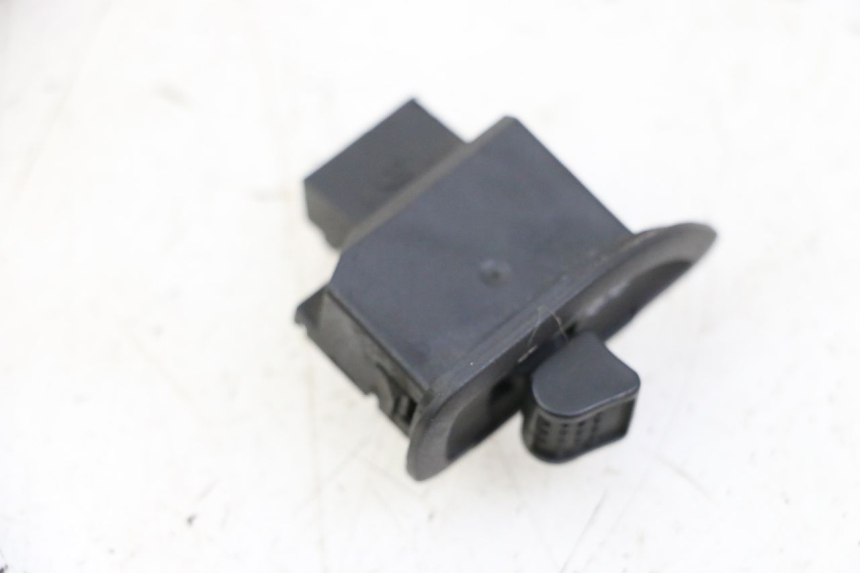 photo de COMUTADOR DE SETAS PIAGGIO MP3 500 (2014 - 2017) - Zoom do estado de desgaste