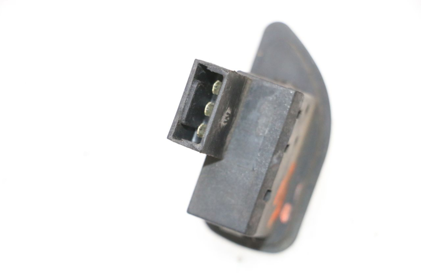 photo de COMANDO DE SETAS PIAGGIO MP3 RL 250 (2006 - 2010) - Zoom do estado de desgaste