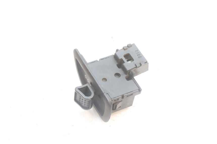 photo de COMANDO DE SETAS PIAGGIO MP3 500 (2016 - 2018) - Zoom do estado de desgaste