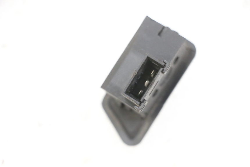 photo de COMUTADOR DE SETA JM MOTORS OLDIES GT 4T 50 (2018 - 2025) - Zoom do estado de desgaste