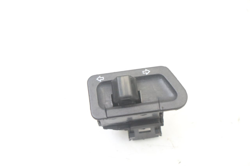 photo de COMUTADOR DE SETAS SYM ORBIT III 3 4T 50 (2021 - 2025) - Detalhe da peça