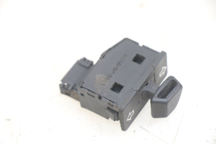 photo de COMUTADOR DE SETAS HONDA PCX (JF28) 125 (2009 - 2011) - Detalhe da peça
