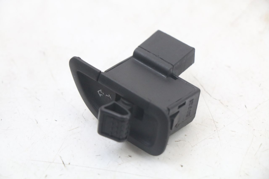 photo de INTERRUPTOR DE SETA PIAGGIO LIBERTY IGET 4T 50 (2021 - 2025) - Detalhe da peça