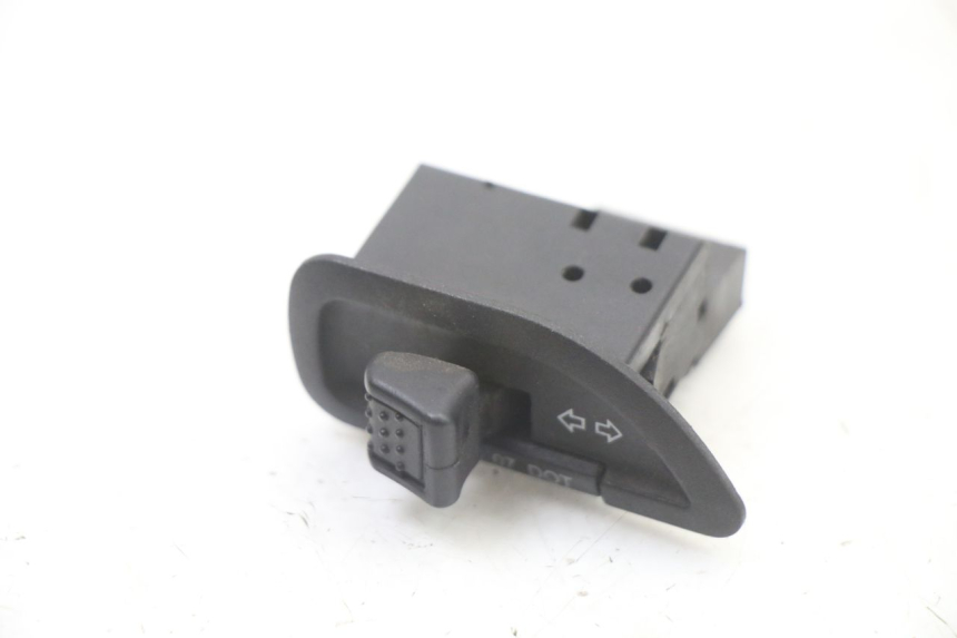 photo de COMANDO DE SETAS PIAGGIO NRG POWER PUREJET 50 (2018 - 2021) - Zoom do estado de desgaste