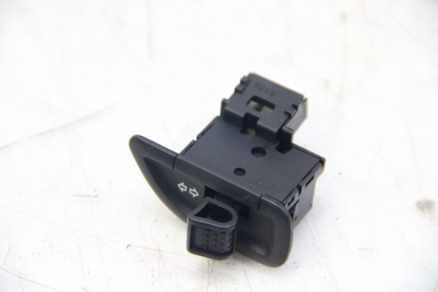 photo de COMUTADOR DE SETA GILERA RUNNER SP 50 (2009 - 2017) - Zoom do estado de desgaste