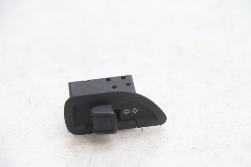 photo de INTERRUPTOR DE SETAS PIAGGIO TYPHOON 50 (2000 - 2009) - Vista principal