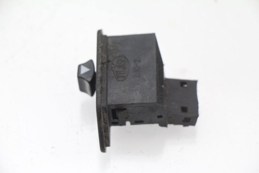 photo de COMUTADOR DE SETA REVATTO URBA GT 125 (2007 - 2017) - Zoom do estado de desgaste