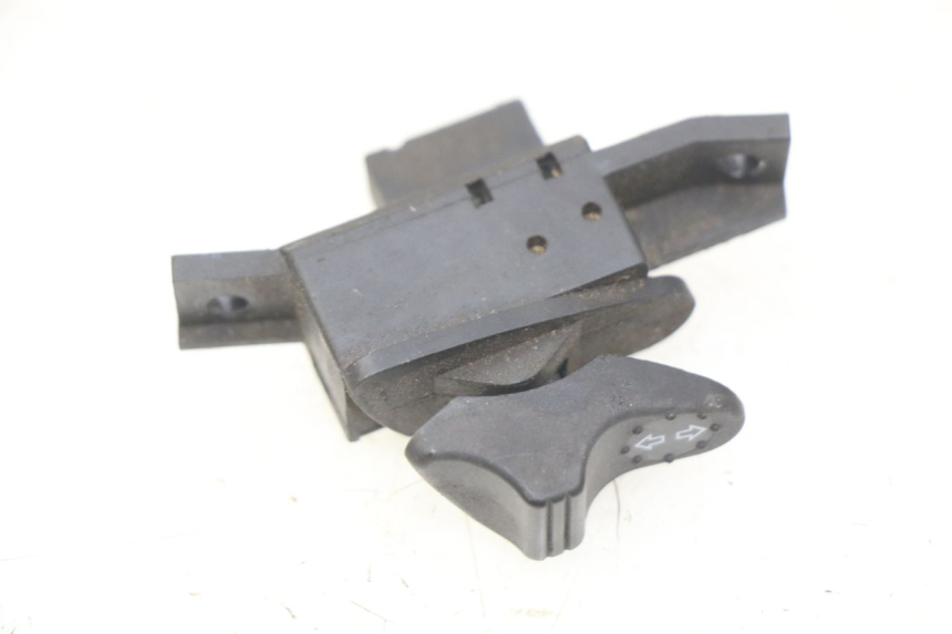 photo de COMUTADOR DE SETAS PIAGGIO VESPA LX 2T 50 (2005 - 2013) - Detalhe da peça