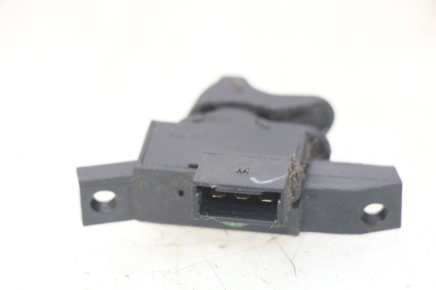 photo de COMUTADOR DE SETAS PIAGGIO VESPA LX 2T 50 (2005 - 2013) - Zoom do estado de desgaste