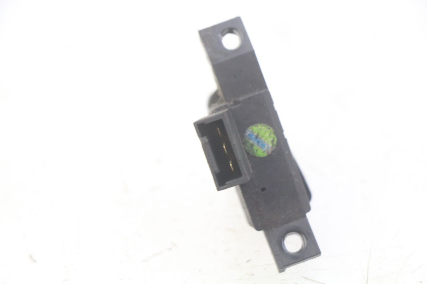 photo de COMUTADOR DE SETAS PIAGGIO VESPA LX 2T 50 (2005 - 2013) - Detalhe da peça