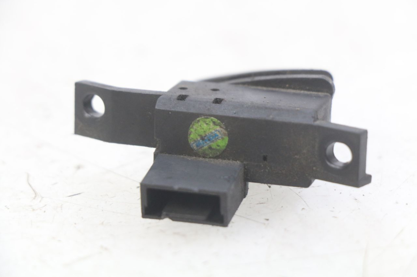 photo de COMUTADOR DE SETAS PIAGGIO VESPA LX 2T 50 (2005 - 2013) - Zoom do estado de desgaste