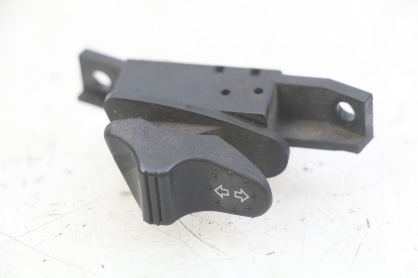 photo de COMUTADOR DE SETAS PIAGGIO VESPA LX 2T 50 (2005 - 2013) - Outro ângulo de visão