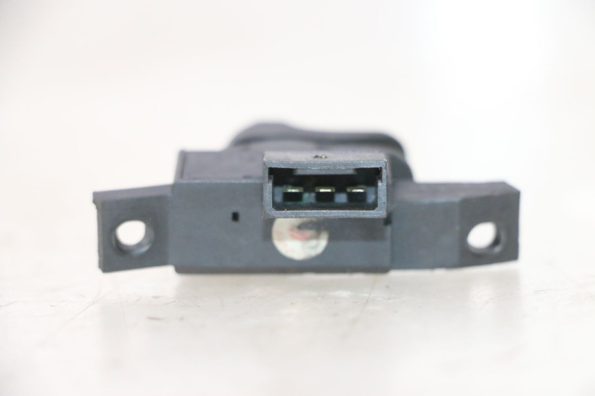 photo de COMUTADOR DE SETAS PIAGGIO VESPA LX 2T 50 (2005 - 2013) - Zoom do estado de desgaste